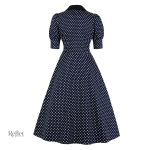 Mode années 40, robe d'écolière en tissu léger et sobre