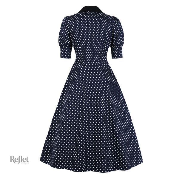 Mode années 40, robe d'écolière en tissu léger et sobre
