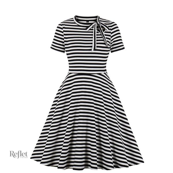Modèle de robe femme année 40 avec imprimé floral