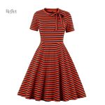 Robe féminine traditionnelle années 40 à jupe évasée