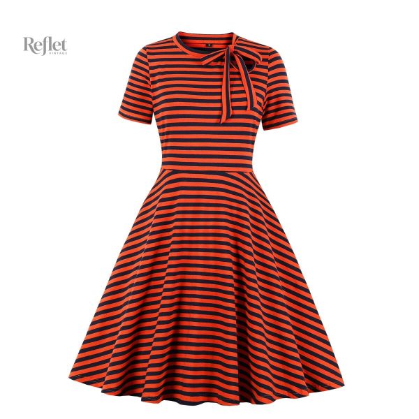 Robe féminine traditionnelle années 40 à jupe évasée
