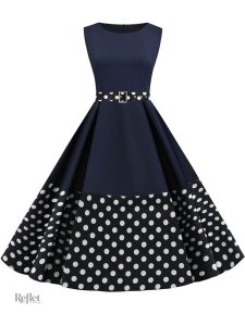 Mode féminine années 60, robe évasée chic