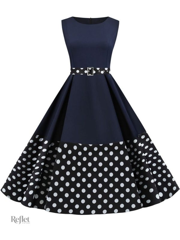 Mode féminine années 60, robe évasée chic