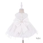 Robe fille avec motifs étoilés pour un look royal