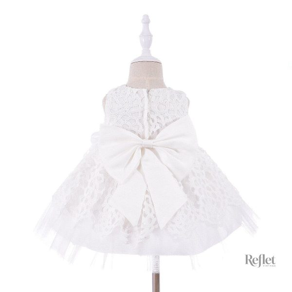 Robe fille avec motifs étoilés pour un look royal