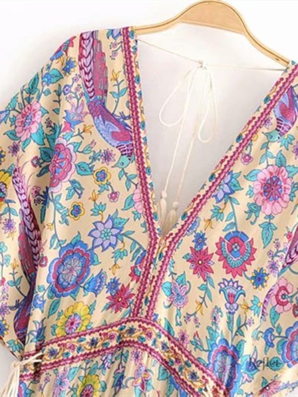 Robe colorée à fleurs, style année 70