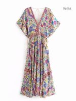 Robe rétro à fleurs, ambiance vintage des années 70