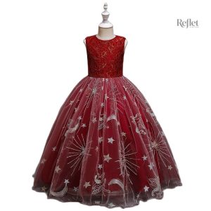 Robe de mariage enfant avec détails délicats et charmants