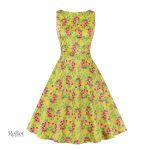 Robe noire cintrée années 50, style féminin et chic