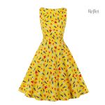 Robe noire à l'allure rétro, incontournable de la mode vintage