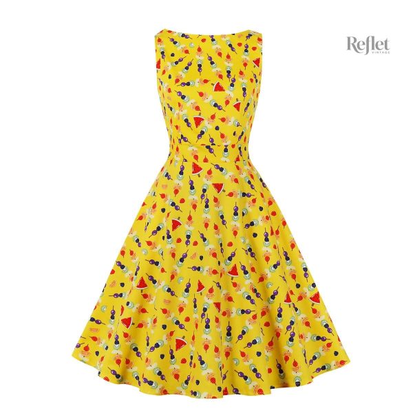 Robe noire à l'allure rétro, incontournable de la mode vintage