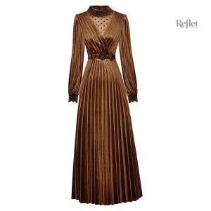 Robe élégante avec plissés, style rétro des années 50