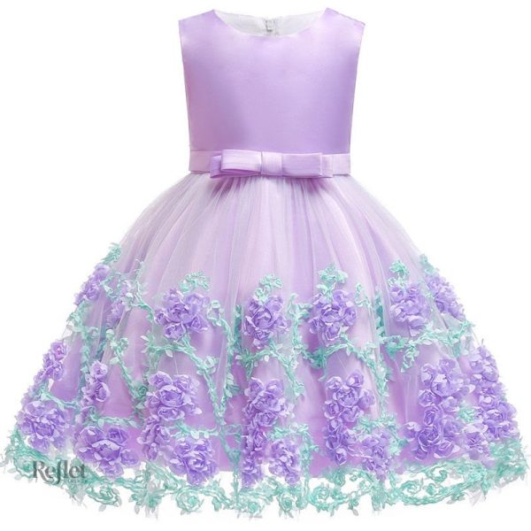 Robe à motifs, idéale pour les événements