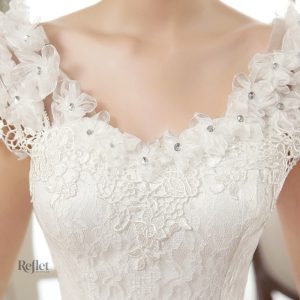 Robe blanche femme style princesse avec jupe ample et cintrée
