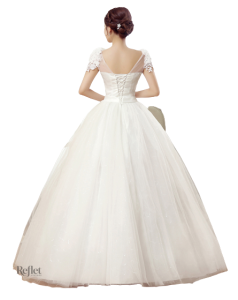 Robe de bal féminine blanche, idéale pour soirées et événements