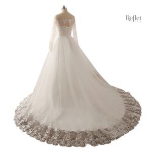 Robe nuptiale à silhouette princesse avec détails raffinés