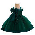 Robe princesse à manches courtes et détails délicats