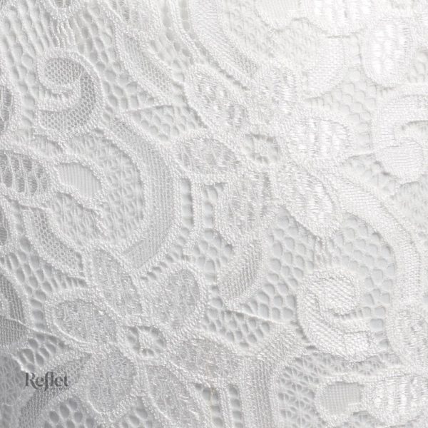 Robe mignonne pour le baptême d'une petite fille