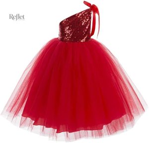 Robe élégante pour petite fille blanche