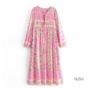 Robe courte rose pour un look vintage des années 70
