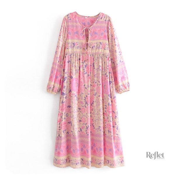 Robe courte rose pour un look vintage des années 70