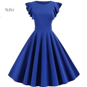 Robe vintage blanche à la coupe rétro