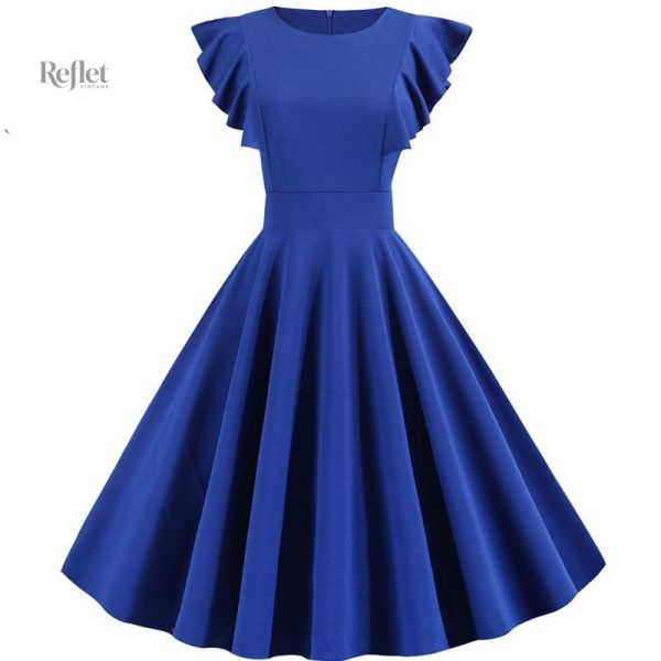 Robe vintage blanche à la coupe rétro