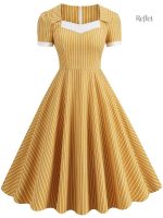Robe 60s colorée avec motifs floraux classiques
