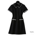 Robe style année 70 à motifs floraux et coupe évasée