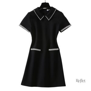 Robe style année 70 à motifs floraux et coupe évasée