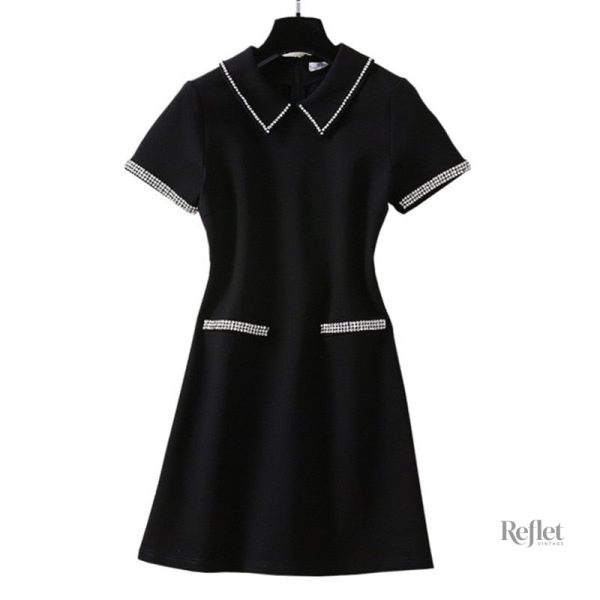 robe-style-annee-70-1 Robe style année 70 à motifs floraux et coupe évasée