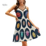 Robe à motifs floraux, look rétro années 70