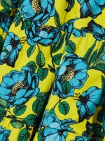 Robe inspirée des années 70, design coloré et décontracté