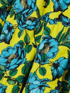 Robe inspirée des années 70, design coloré et décontracté