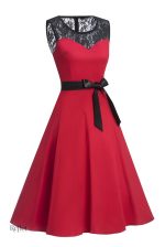 Mode années 60 : robe rouge classique