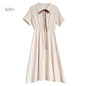 Robe des années 30 avec motifs rétro et silhouette féminine