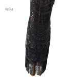 Robe noire, ambiance festive des années 20