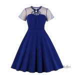 Robe années 60 avec motifs floraux classiques