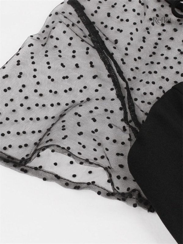 Style vintage années 60 avec décolleté en V