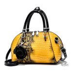 Sac à main croco femme au design rétro chic