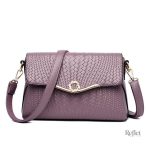 Accessoire vintage chic en cuir gris