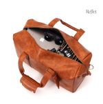 Sac de sport en cuir au style rétro, idéal pour les activités