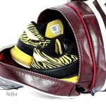 Sac de sport rouge au look vintage, élégant et fonctionnel