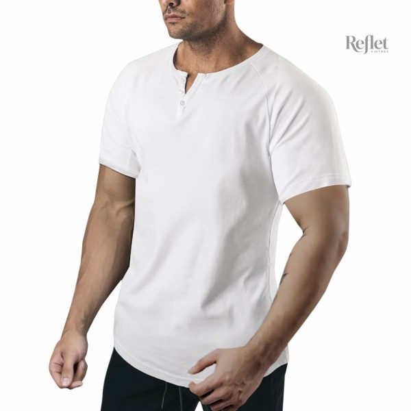 Haut homme classique en blanc, design vintage intemporel