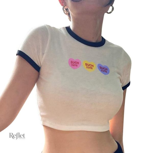 T-shirt féminin moulant, esprit rétro chic