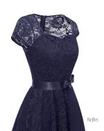 Look inspiré des années 60, robe à la taille cintrée