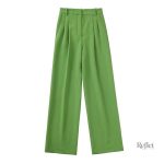 Tenue vintage femme avec pantalon stylé