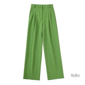 Tenue vintage femme avec pantalon stylé