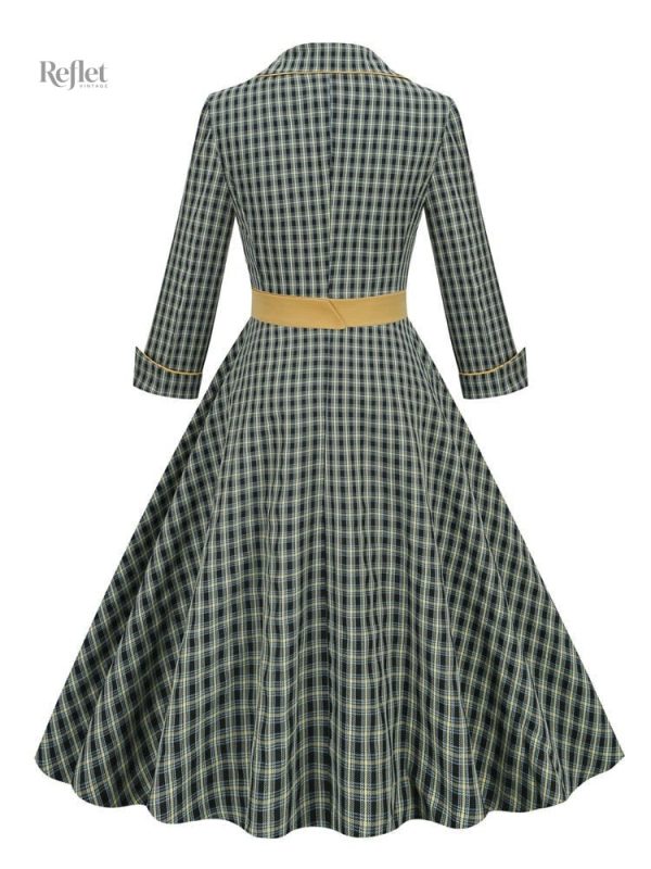 Mode féminine années 50, robe à motifs classiques