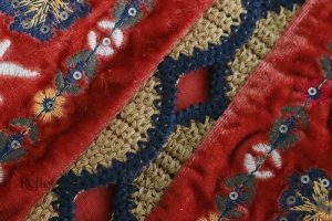 Élégante veste rouge vintage pour un look distinctif